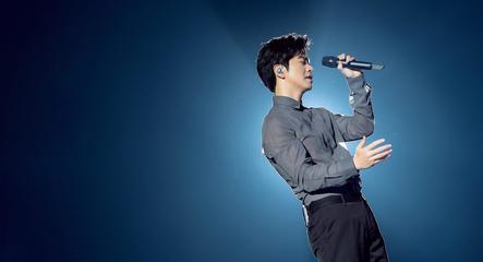 李健巡演首站重庆开唱 独撑四面台，一场诗与歌的盛宴
